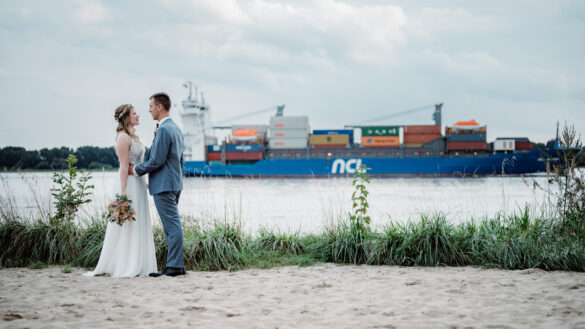 Brautpaar Fotoshooting an der Elbe in Wedel